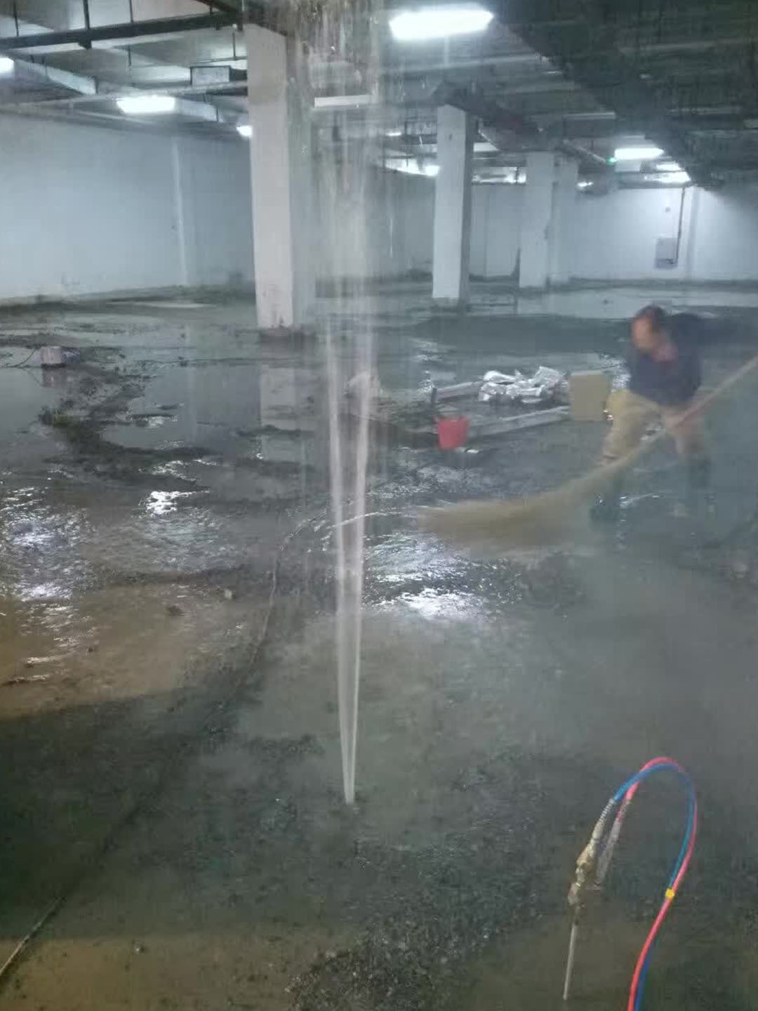 地下室漏水严重该怎么办，维修费用是多少