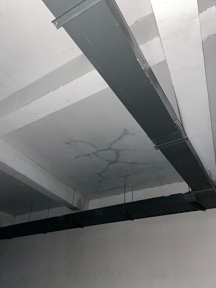 地下室顶板裂缝漏水，有什么处理方法