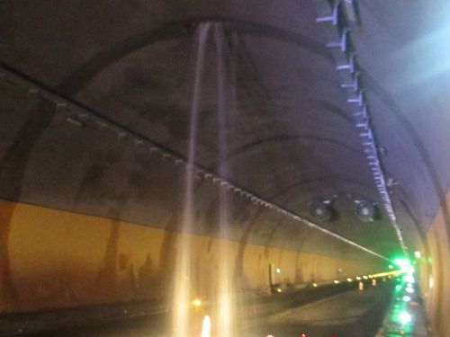 汕昆高速公路坪东隧道防水堵漏工程施工案例1
