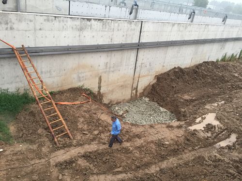 平顶山市某污水处理厂污水池防水堵漏施工案例1
