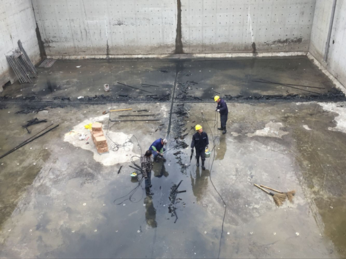 新郑市污水处理厂污水池防水堵漏工程施工案例1