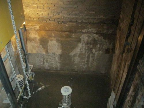 羊山新区某小区电梯基坑防水堵漏施工案例1